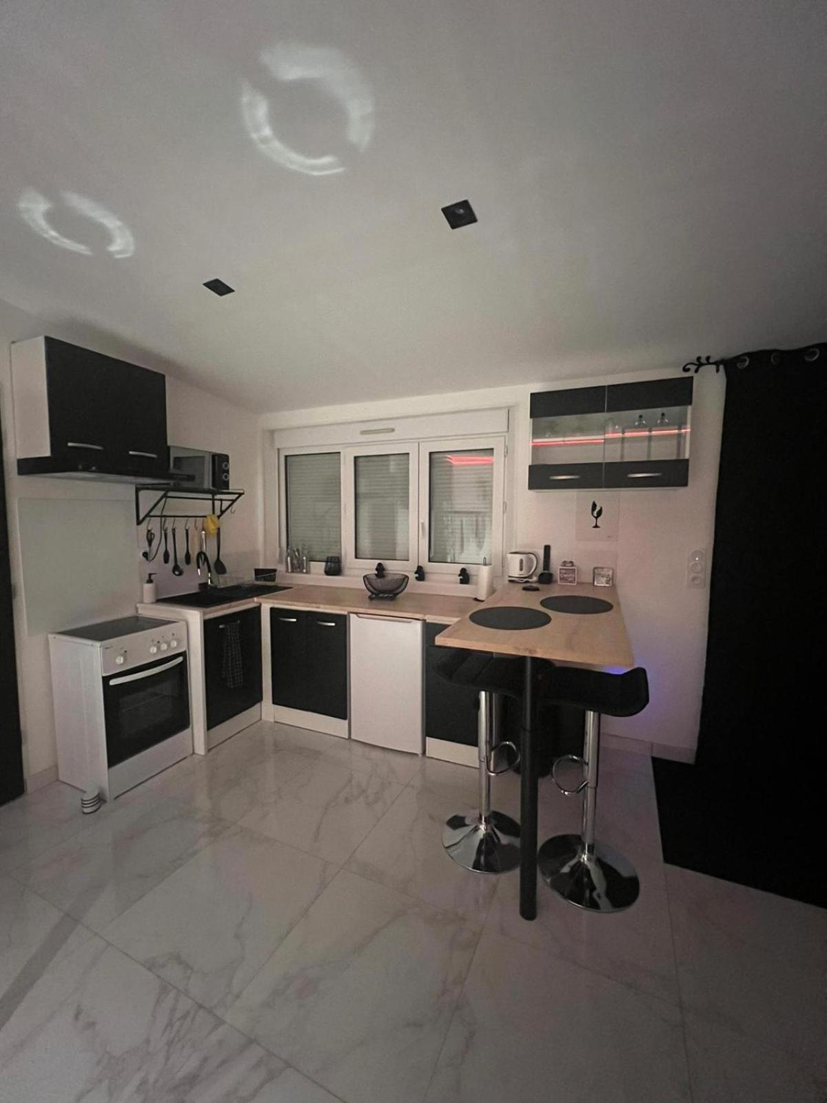 Aphrodite Loveroom Chateau-Landon